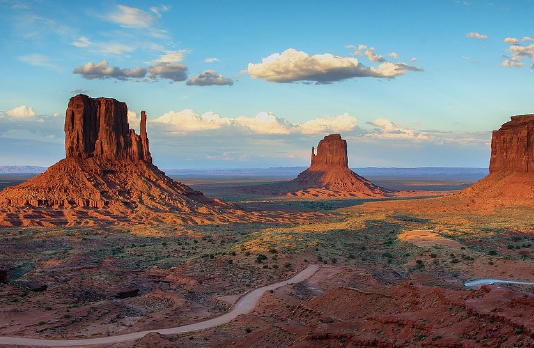 Monument Valley: Keindahan Alam yang Menakjubkan