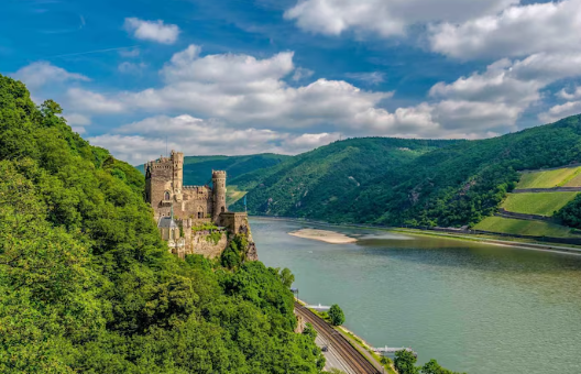 The Rhine Valley: Keindahan Alam dan Warisan Budaya Jerman