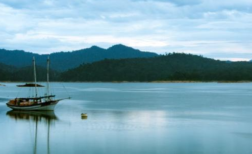 keindahan Danau Kenyir