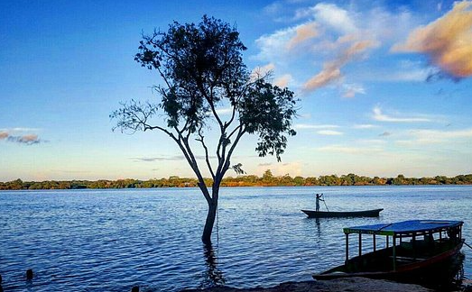 Keindahan Yarinacocha Lake