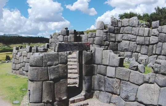 Keindahan Sacsayhuamán Cusco