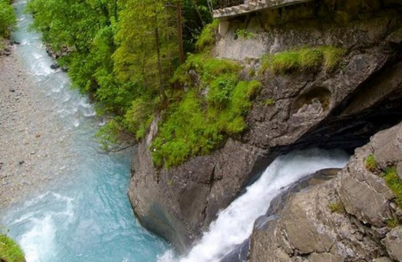 Keindahan Trummelbach Falls