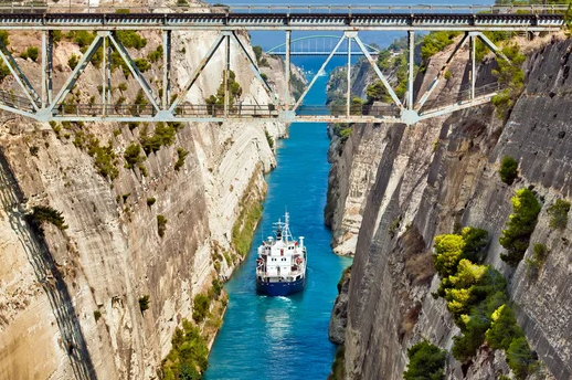 Keindahan Corinth Canal