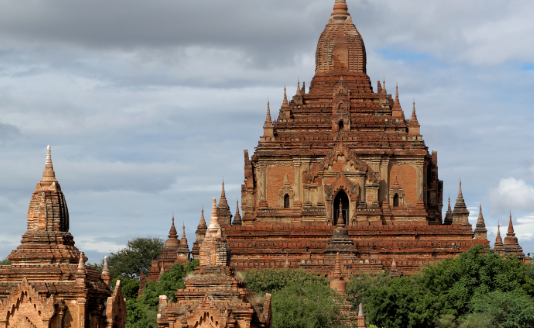 Keindahan Htilominlo Temple