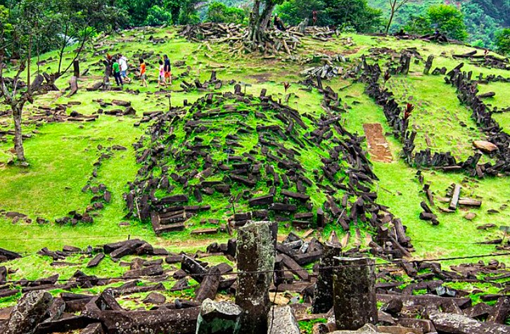 Situs Gunung Padang Misteri Megalitikum