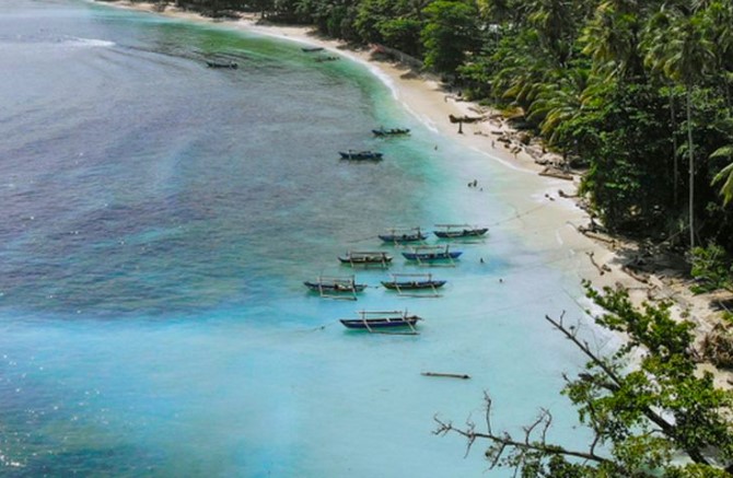 Wisata Krui Lampung Menggoda Turis Asing