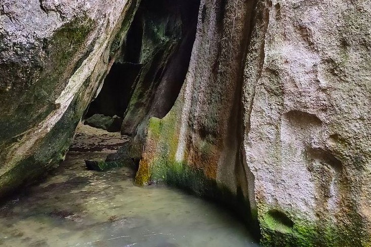 Goa Kelambit Tempat Bersejarah Bangka Belitung